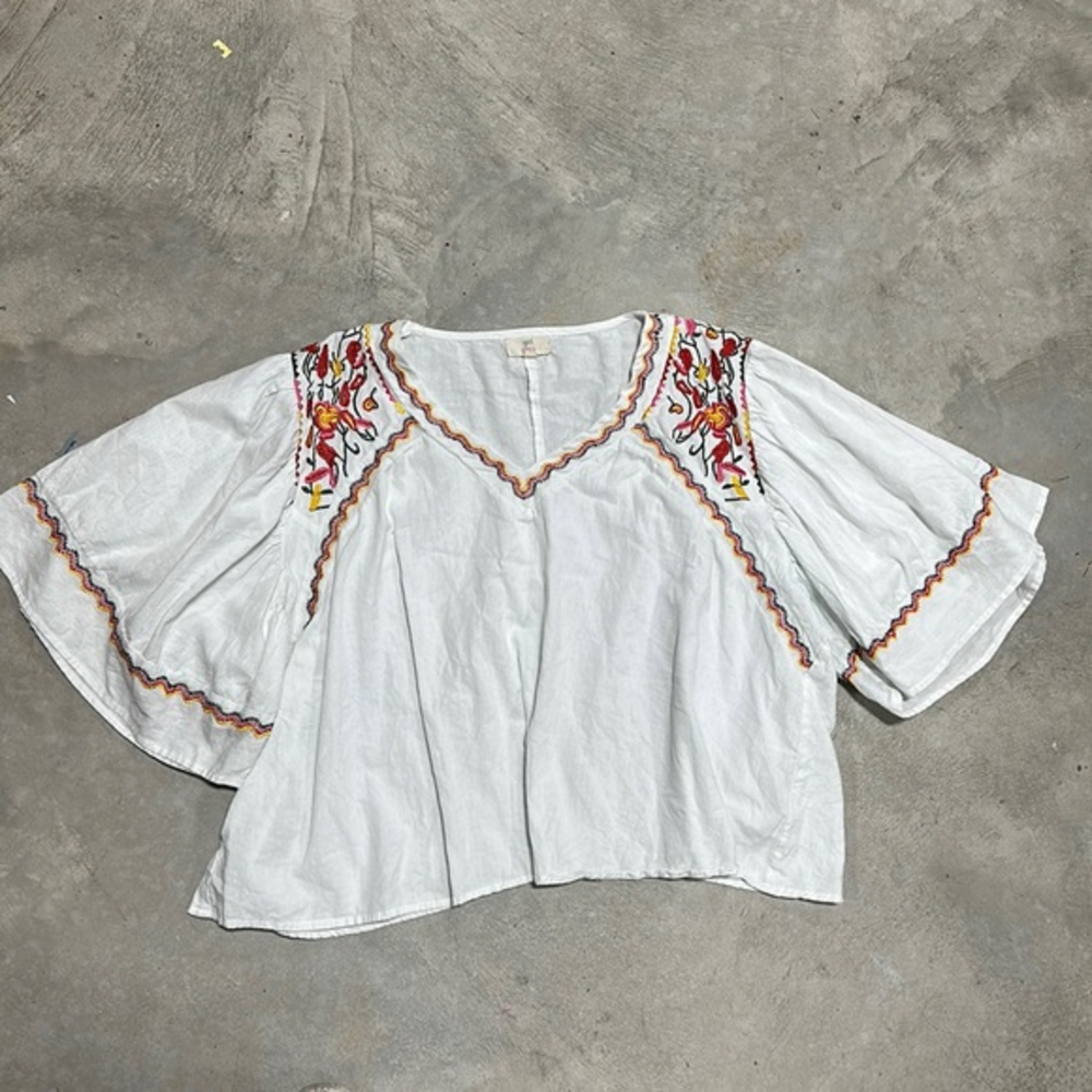 White with embroidery around neckline and sleeves / size 3X / Girl Soul‎ brand